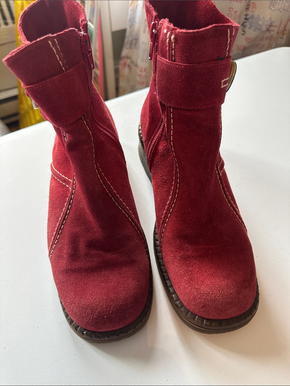C1- La CANADIENNE Red Suede  Ankle Boots